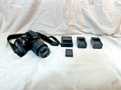 Paquete de cámara réflex digital Nikon D5200 lente 18-55 DX VR, 2 baterías, cargador digital Foto 1 de 4