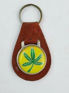 Llavero vintage con logotipo de cuero con logotipo de hoja de marihuana Mary Jane olla marrón pestaña fob - Imagen 1 de 5