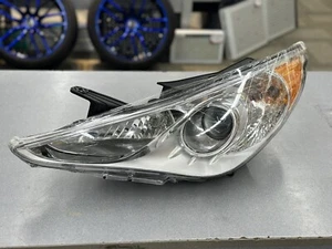 2011 2012 2013 2014 2015 HYUNDAI SONATA  LEFT HALOGEN HEADLIGHT DRIVER - Picture 1 of 4