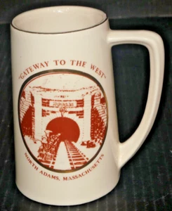 Taza jarra túnel Hoosac tren tren puerta de entrada al oeste North Adams Massachusetts Stein - Imagen 1 de 4