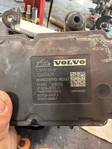 2010-2016 Volvo XC70 ABS Pump Module Used OEM 30681619 - Picture 1 of 3