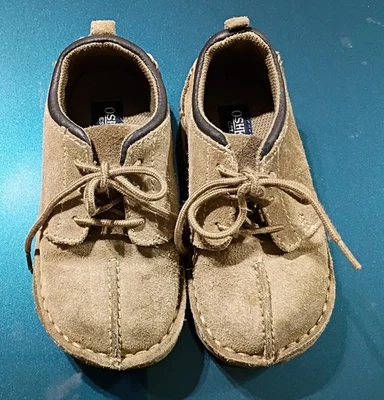 Sapatos masculinos infantis genuínos Baby Oshkosh B'gosh couro marrom 9 meses - Imagem 1 de 4