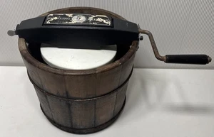 Manivela de helado Sterling Freezer 5 cuartos de galón en cubo de madera - Danville, VA - Imagen 1 de 12