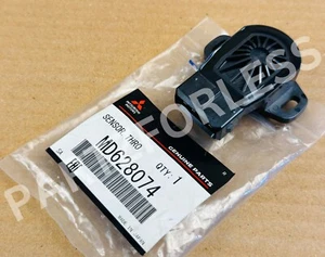 MD628074 MITSUBISHI GENUINE SENSOR THROTTLE BODY THROTTLE NEW OEM - Picture 1 of 6