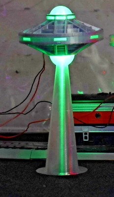 HO 1:87 Scale SpaceShip AREA 51 UFO Flying Saucer LED GREEN Orb Abduction Beam - Image 1 of 4