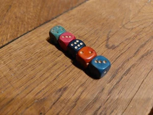 C1 – 013 Lote De 5 Antiguos Dados De Madera En Buen Estado. - Imagen 1 de 8