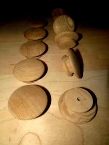 10 PIECES NEW UNFINISHED ASH 2" ROUND WOOD CABINET KNOBS / PULLS K3 - Picture 1 of 2