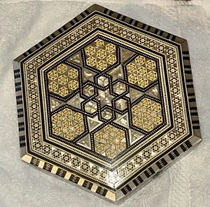 Scatola esagonale in legno intarsiato mosaico madreperla abalone vintage - Foto 1 di 11