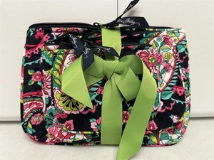 Vera Bradley Blütenblatt Paisley Kosmetik Trio mit Kofferanhänger Neu mit Etikett Neu mit Etikett - Bild 1 von 5