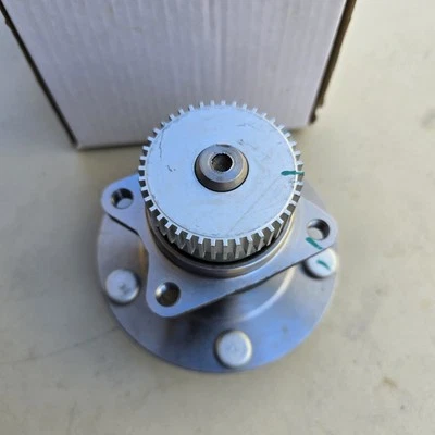 Conjunto de buje y cojinete de rueda NT512136 para Chrysler Mitsubishi 2x2 con ABS Foto 1 de 4