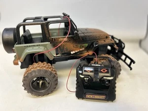 Neuer heller RC Jeep Wrangler Mud Slinger Hog ~1:15 Geländewagen mit Fernbedienung - Bild 1 von 6
