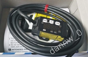 New In Box Original Panasonic HG-C1100-P UHGC1100P Laser Sensor - Picture 1 of 3