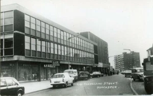 ECHTFOTO POSTKARTE CLEVELAND STREET, DONCASTER, WEST YORKSHIRE, ARJAY #Z.61 - Bild 1 von 2