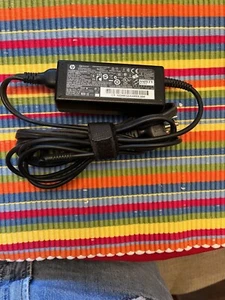 OEM Genuine HP R33030 65W Laptop Charger AC Power Adapter Power Cord Complete - Picture 1 of 4