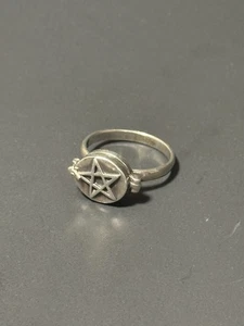 Vintage 925 Sterling Silver Star Poison Ring Size 9.5 - Picture 1 of 13