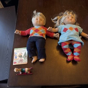 American Girl Puppe BITTY BABY TWINS blond Mädchen & Junge mit Schaukelstuhl/Buch - Bild 1 von 8