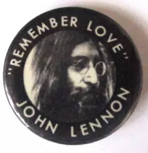 JOHN LENNON "Remember Love" Pin 1 1/4" Pinback sehr schön Original 70er-80er Jahre - Bild 1 von 2