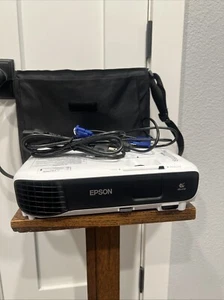Epson Ex3260 SVGA 3,300 lumens 3LCD Projector w/ Carrying Bag Model H82A - Picture 1 of 9
