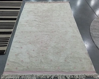 IVORY / PINK 5'-0" x 8'-0" Flaw in Rug, Reduced Price 1172783933 ECR212U-5 - Image 1 of 4