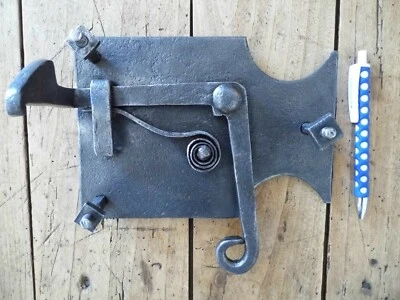 Grosse serrure verrou a ressort en fer forgé XVIIIème siècle,ferronnerie art,por - Photo 1/4