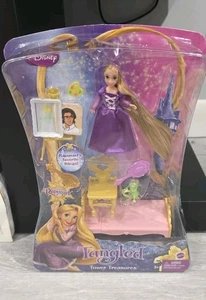 Rapunzel Tower Treasures 2010 muñeca pequeña Pascal juego enredado Disney Mattel  - Imagen 1 de 4