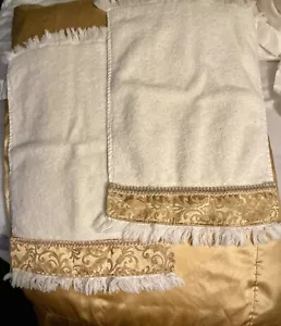 Vintage Martex Royal Legacy 2 Hand Towels 17x11, Beige W/ Gold Trim. Made In USA - Picture 1 of 4