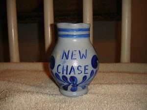 Jarra de gres azul cobalto vintage hecha a mano grabada nueva persecución azul precioso - Imagen 1 de 12