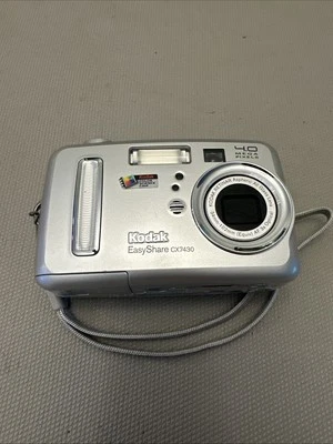 Kodak Easyshare CX7430 Digital Camera - Image 1 of 4
