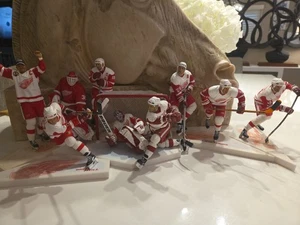 Konvolut 9 McFarlane Detroit Red Wings Actionfiguren (lesen) - Bild 1 von 24