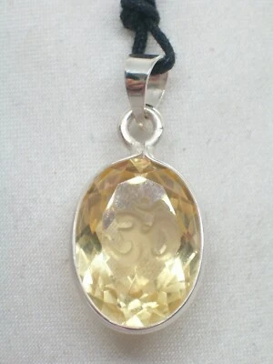 Ciondolo in ARGENTO 925 con TOPAZIO GIALLO naturale con inciso "OM" sulla tavola - Immagine 1 di 4