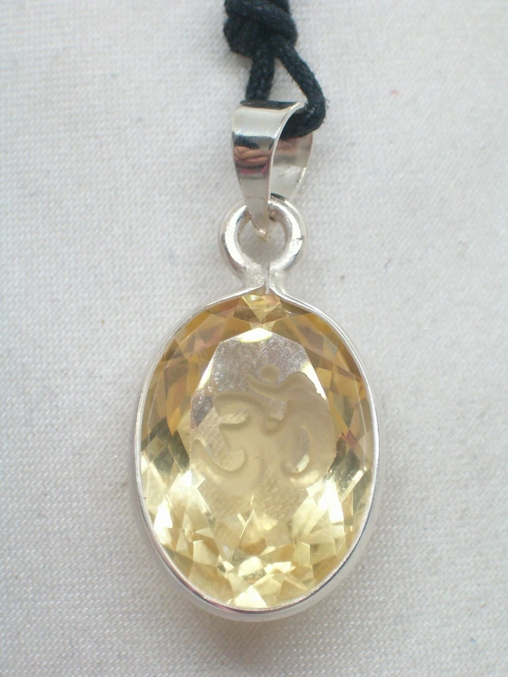Ciondolo in ARGENTO 925 con TOPAZIO GIALLO naturale con inciso "OM" sulla tavola - Immagine 1 di 4