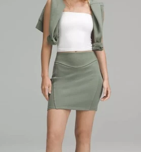 NUEVO CON ETIQUETAS Minifalda Lululemon Buceo Alto Verde Talla XL. $78 - Imagen 1 de 4