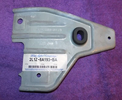 Ford Expedition Navigator 2003 2004 fabricante de equipos originales radiador LH soporte de soporte superior Foto 1 de 2