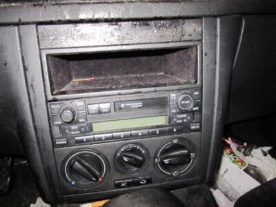 Used A/C Selector Switch fits: 2001 Volkswagen Jetta City Canada only w/AC Grade Foto 1 de 4