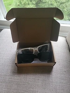 Brandneue Sonnenbrille 2er Paar schwarz & weiß - Bild 1 von 3