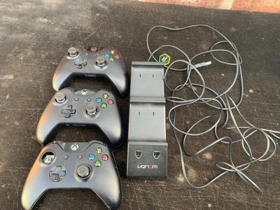 Microsoft Xbox One Wireless Controller - Black (6CL-00002) - Image 1 of 4