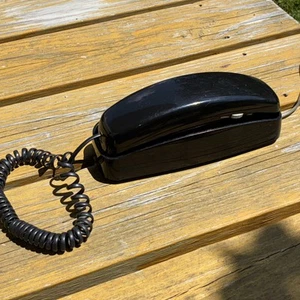 AT&T 210 Basic Trimline Corded telephone Landline house Phone Black - Zdjęcie 1 z 3