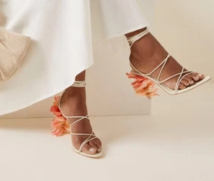 Cult Gaia Off White Effie Blume Blütenblatt Absatz Riemen Sandalen 36 6 Schnürung Hochzeit - Bild 1 von 13