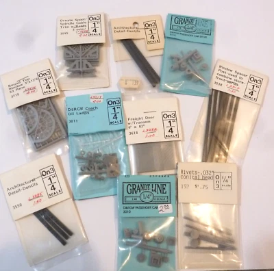 GRANDT LINE Group of 10 DOLLHOUSE MINIATURE  1/4" SCALE ITEMS - Image 1 of 2