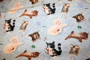 CREATIVE KITTENS ON BLUE FROM GIORDANO STUDIOS - 100% COTTON FABRIC - Picture 1 of 6