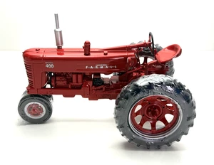 SpecCast - International Harvester - Farmall 400 Diesel Tractor - 1:16 Scale - Picture 1 of 10