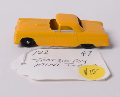 Coche de colección Tootsietoy Tootsie 1955 juguete Ford Thunderbird cupé amarillo de 3" Foto 1 de 4