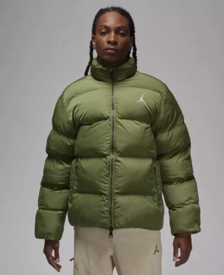 Jaqueta Masculina Nike Air Jordan Essentials Poly Puffer Tamanho GRANDE Verde Oliva - Imagem 1 de 4