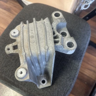 Buick Encore GX 1.3 Trailblazer 2020-2024 AWD lado derecho soporte de montaje del motor  Foto 1 de 4