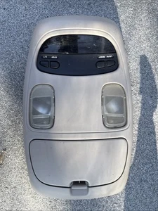 Ram 2002-2005 gris consola superior domo mapa luz gafas de sol información 56045573AD OEM - Imagen 1 de 3