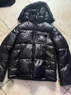 Chaqueta acolchada Moncler para hombre talla M  Foto 1 de 2