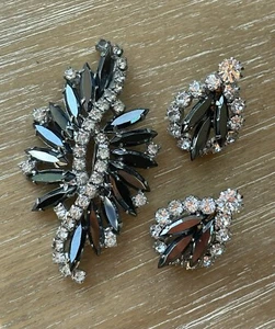 JULIANA D&E HÄMATIT GLAS NAVETTE UND KLAR STRASS BROSCHE & OHRRINGE SET. E - Bild 1 von 12