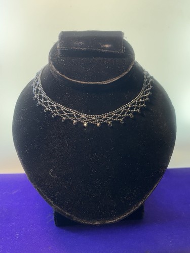 Collana vintage Givenchy in pizzo di perline nera