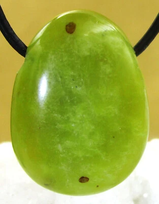 LIZARDIT NORWEGISCHE JADE   Trommelstein gebohrt  EDELSTEIN  ANHÄNGER     Nr.1 - Bild 1 von 2