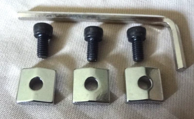 Abrazadera de bloque de tuerca de bloqueo y tornillos 4 trémolo de guitarra eléctrica FLOYD ROSE en cromo Foto 1 de 2